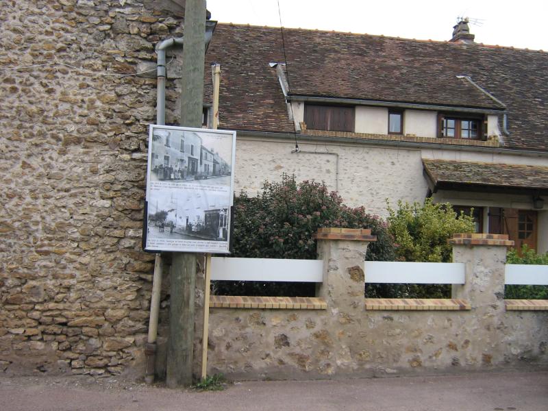 expo-rue-devant-la-boulangerie