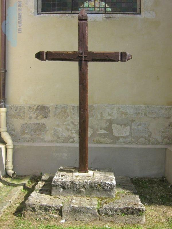 criox-sur-la-place-de-leglise