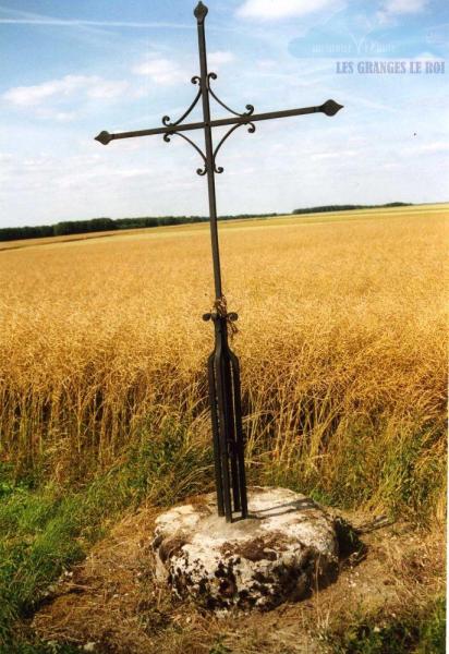 nouvelle-croix-a-lemplacement-de-la-croix-des-champs-qui-avait-ete-perdu-route-detampes